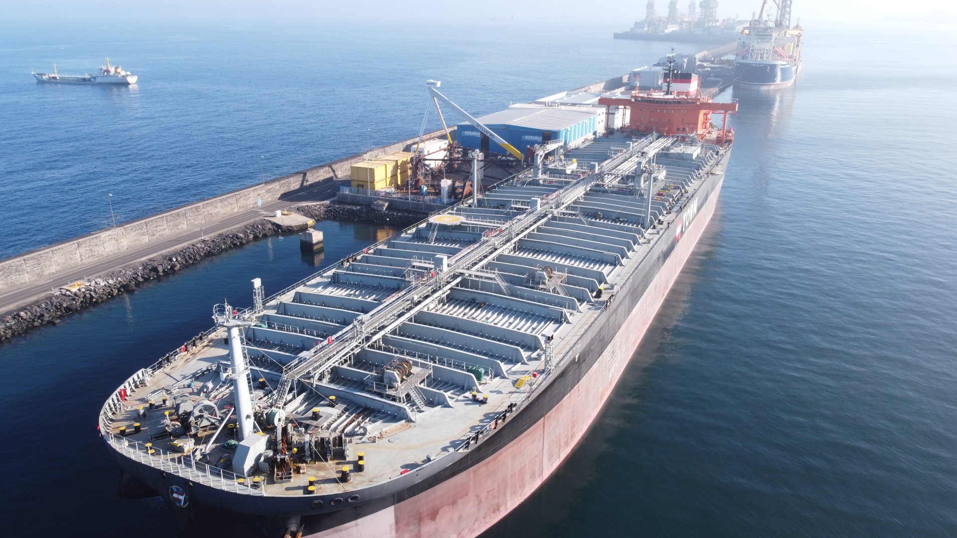 hidramar-group-takes-on-hull-repair-of-a-crude-oil-tanker-vessel-ship-001.jpg